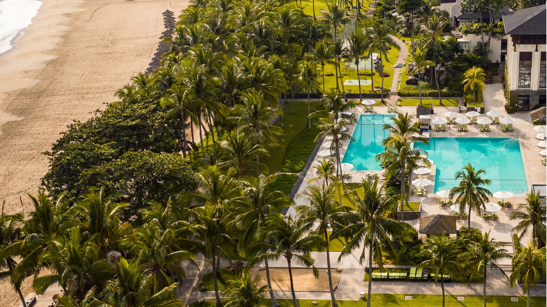 Club Med 民丹岛度假村海滩与泳池